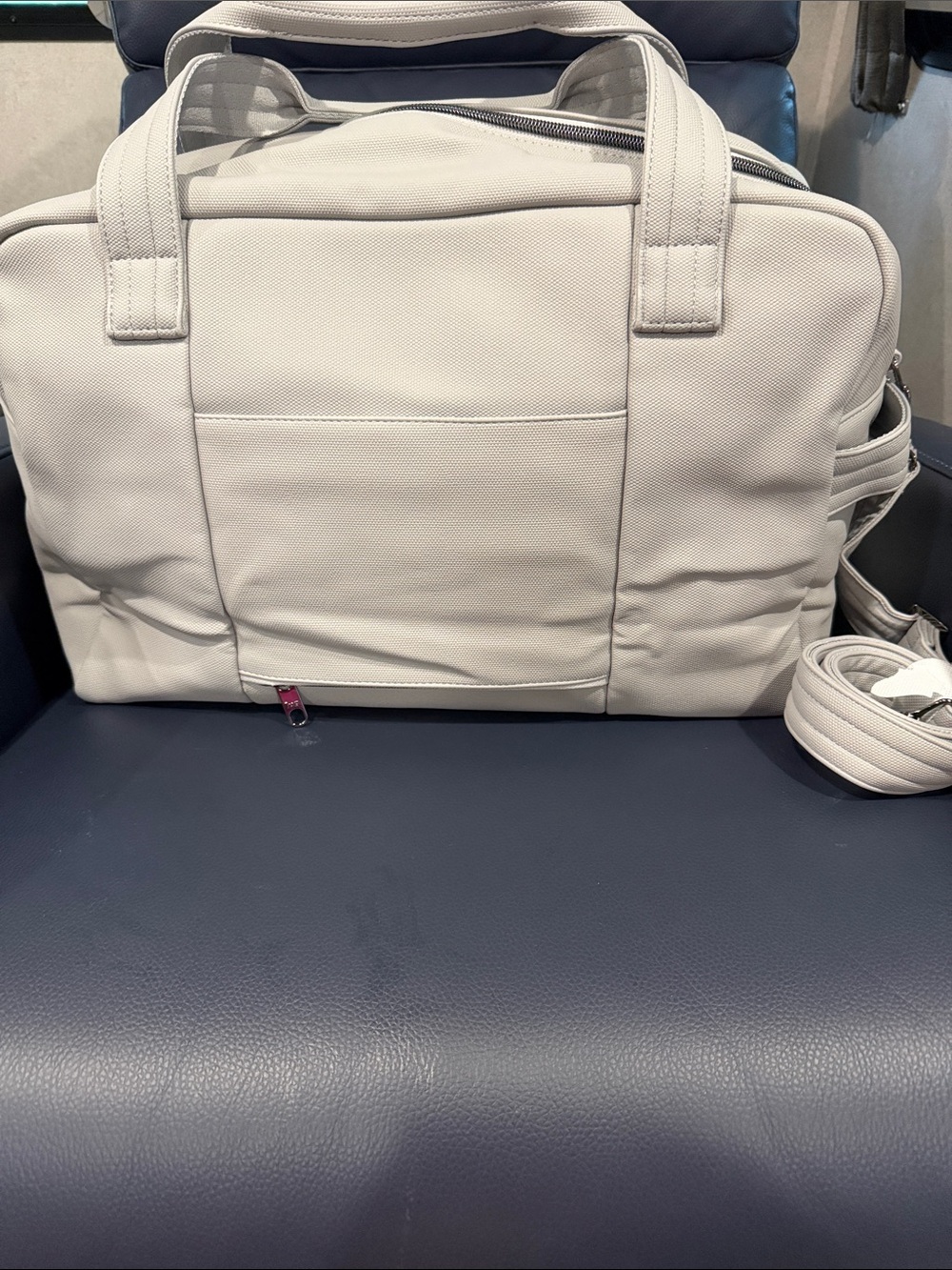 lug matte luxe Charger Weekender Bag Cloud Gray - Picture 3 of 5